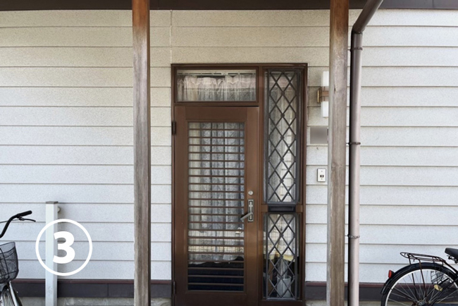 玄関庇柱塗装作業