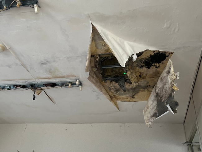 事務所天井補修及び塗装工事