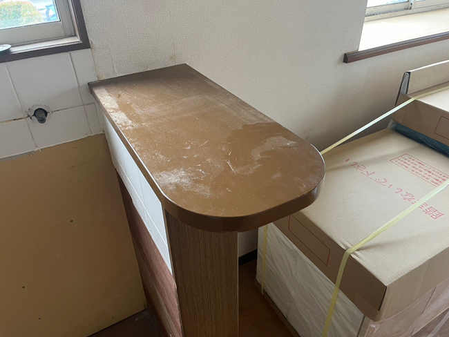 アパート室内木枠塗装作業