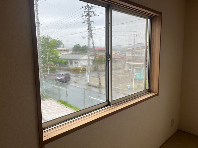 アパート室内木枠塗装作業