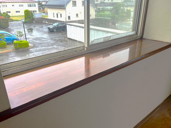 アパート室内木枠塗装作業