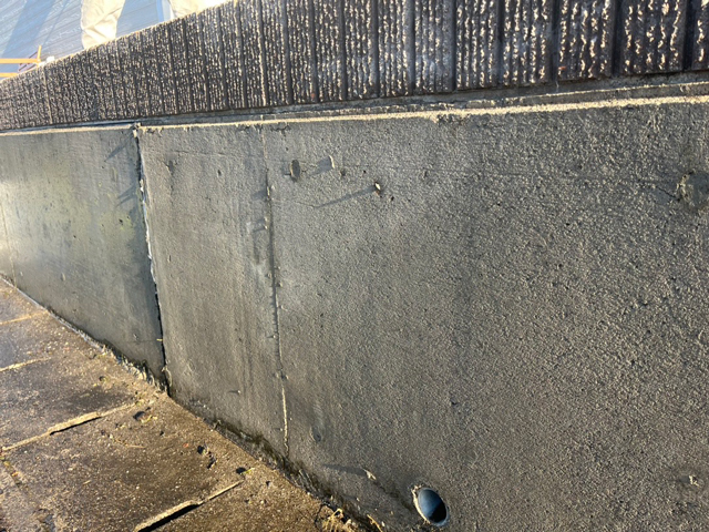 デッキ部柱塗装及び擁壁高圧洗浄作業